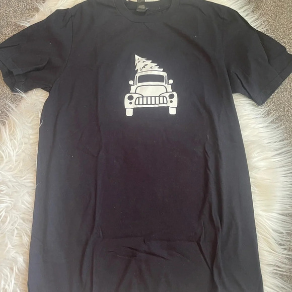 . Tops - Unisex vintage truck/winter tree black short sleeve t-shirt Small